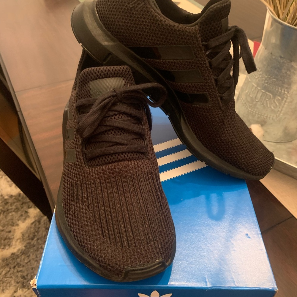 Men’s Adidas Swift Run Black Shoes Size 8